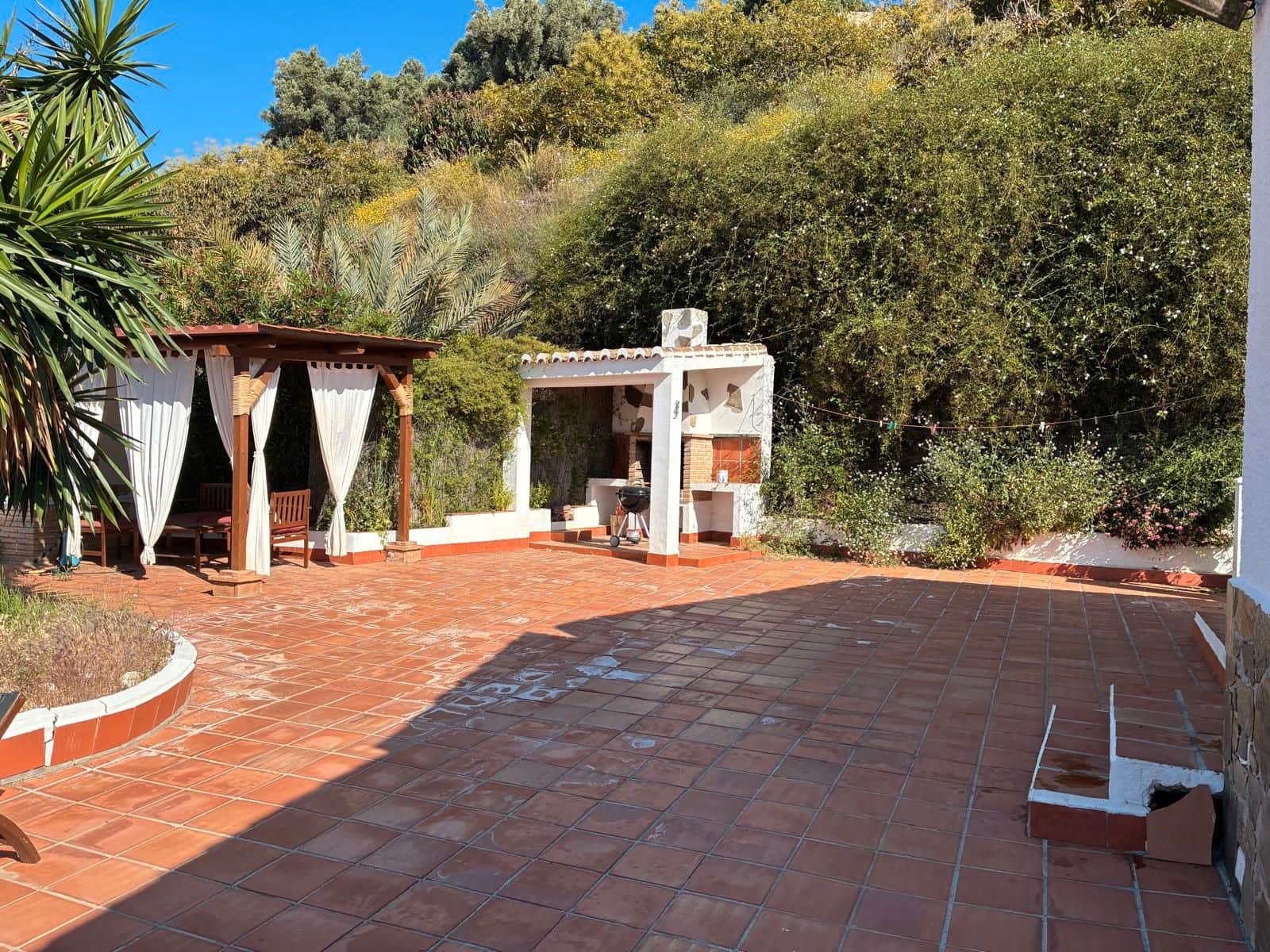 2 soveværelse Finca/Landehus til salg i Nerja med swimmingpool garage - € 640.000 (Ref: 8952237)