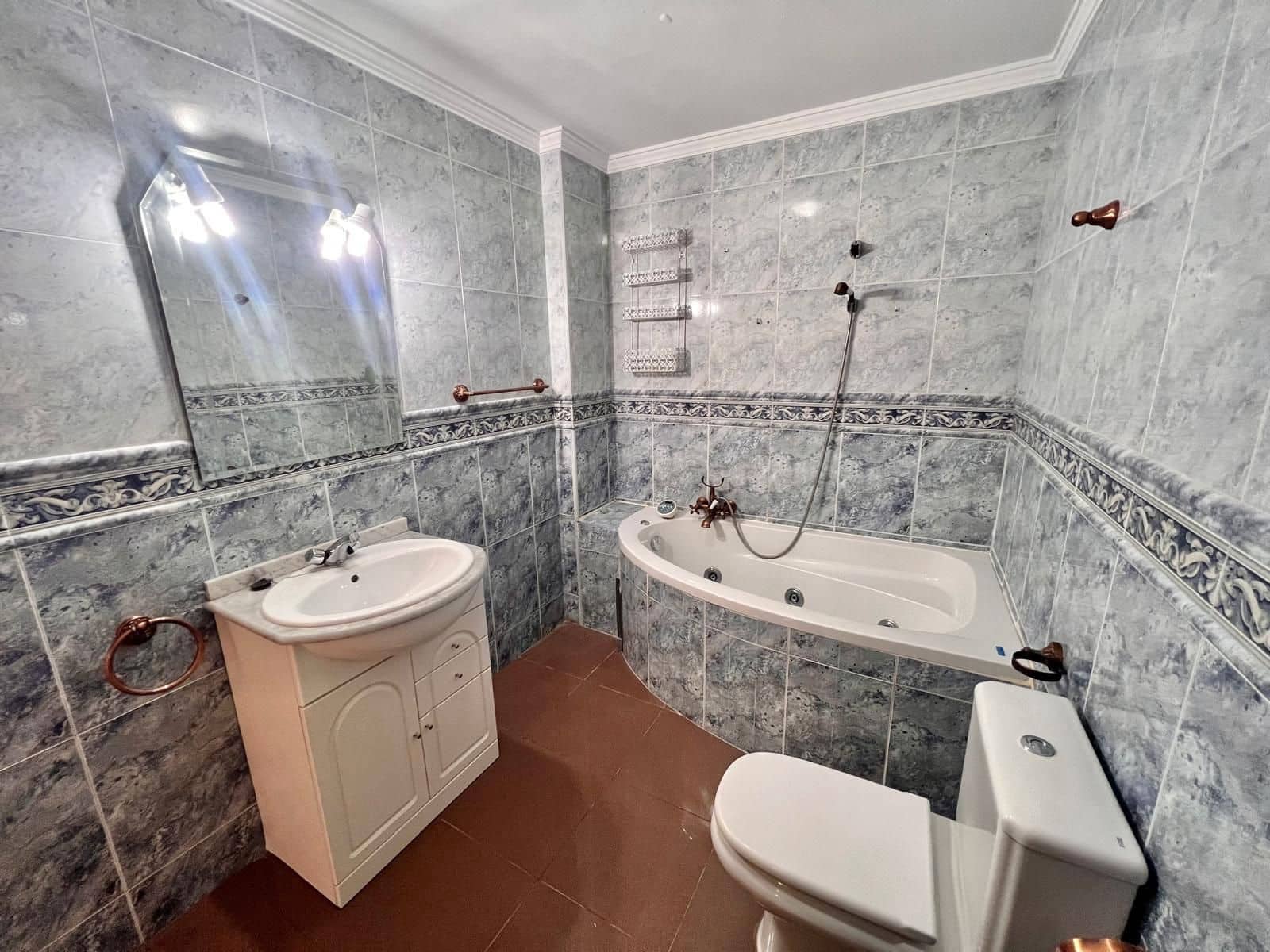 3 slaapkamer Flat te koop in Torrox met garage - € 250.000 (Ref: 8983230)