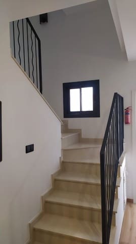 3 soveværelse Semi-Rækkehus til leje i Avda Pescia - Ctra de Frigiliana, Nerja med garage - € 2.200 (Ref: 8998139)