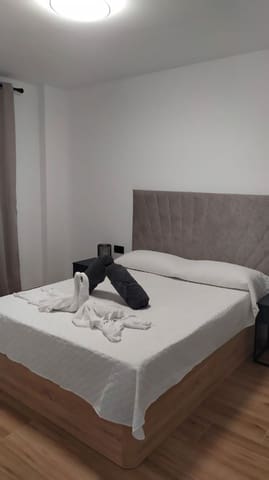 3 soveværelse Semi-Rækkehus til leje i Avda Pescia - Ctra de Frigiliana, Nerja med garage - € 2.200 (Ref: 8998139)