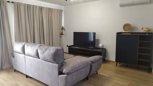 3 soveværelse Semi-Rækkehus til leje i Avda Pescia - Ctra de Frigiliana, Nerja med garage - € 2.200 (Ref: 8998139)