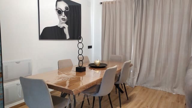3 soveværelse Semi-Rækkehus til leje i Avda Pescia - Ctra de Frigiliana, Nerja med garage - € 2.200 (Ref: 8998139)