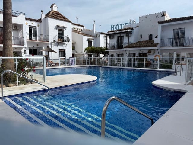 2 sovrum Semi-fristående Villa till salu i Nueva Nerja, Nerja med pool - 275 000 € (Ref: 8998141)