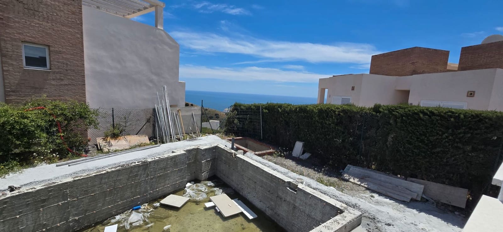 2 soverom Kjedet enebolig til salgs i Torrox med svømmebasseng garasje - € 319 000 (Ref: 9029052)