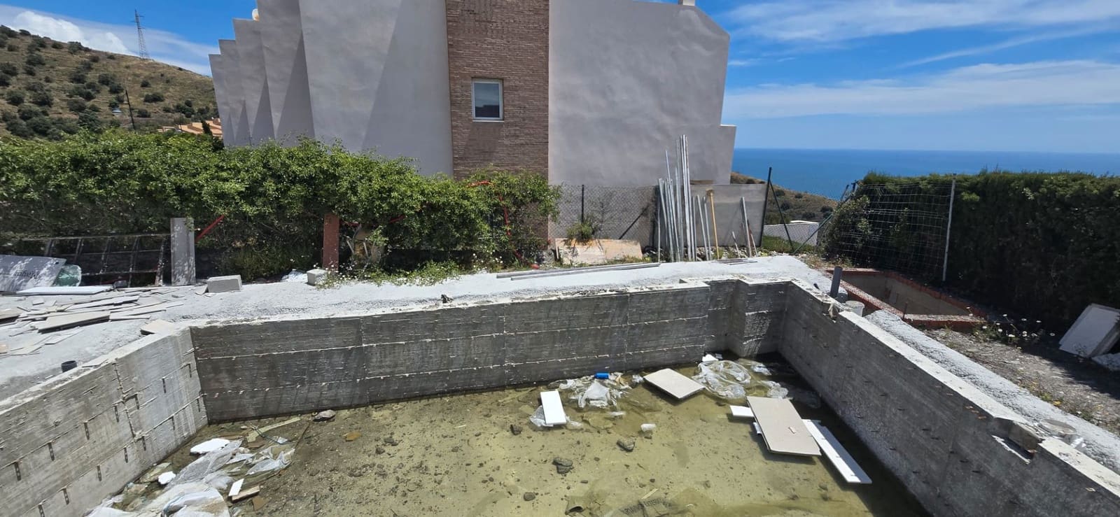 2 soverom Kjedet enebolig til salgs i Torrox med svømmebasseng garasje - € 319 000 (Ref: 9029052)