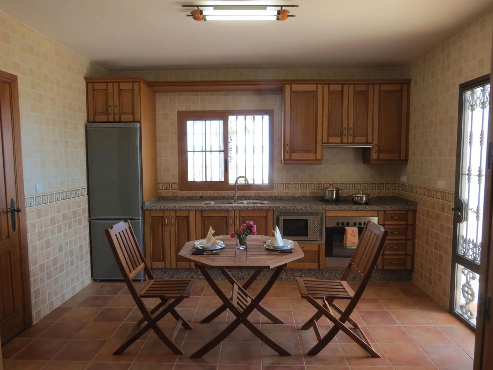 Villa/Maison de 3 chambres à louer à Velez-Malaga avec piscine garage - 2 600 € (Ref: 9096993)