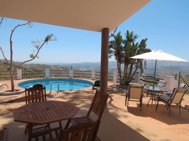 3 soveværelse Villa til leje i Vélez-Málaga med swimmingpool garage - € 2.600 (Ref: 9096993)