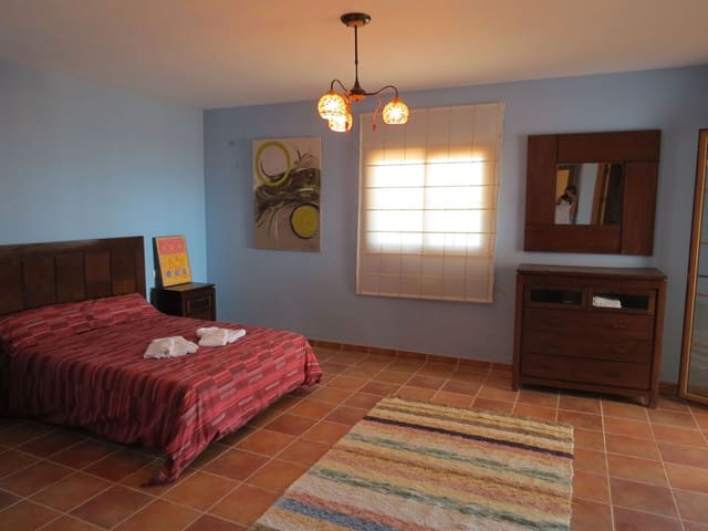3 soveværelse Villa til leje i Vélez-Málaga med swimmingpool garage - € 2.600 (Ref: 9096993)