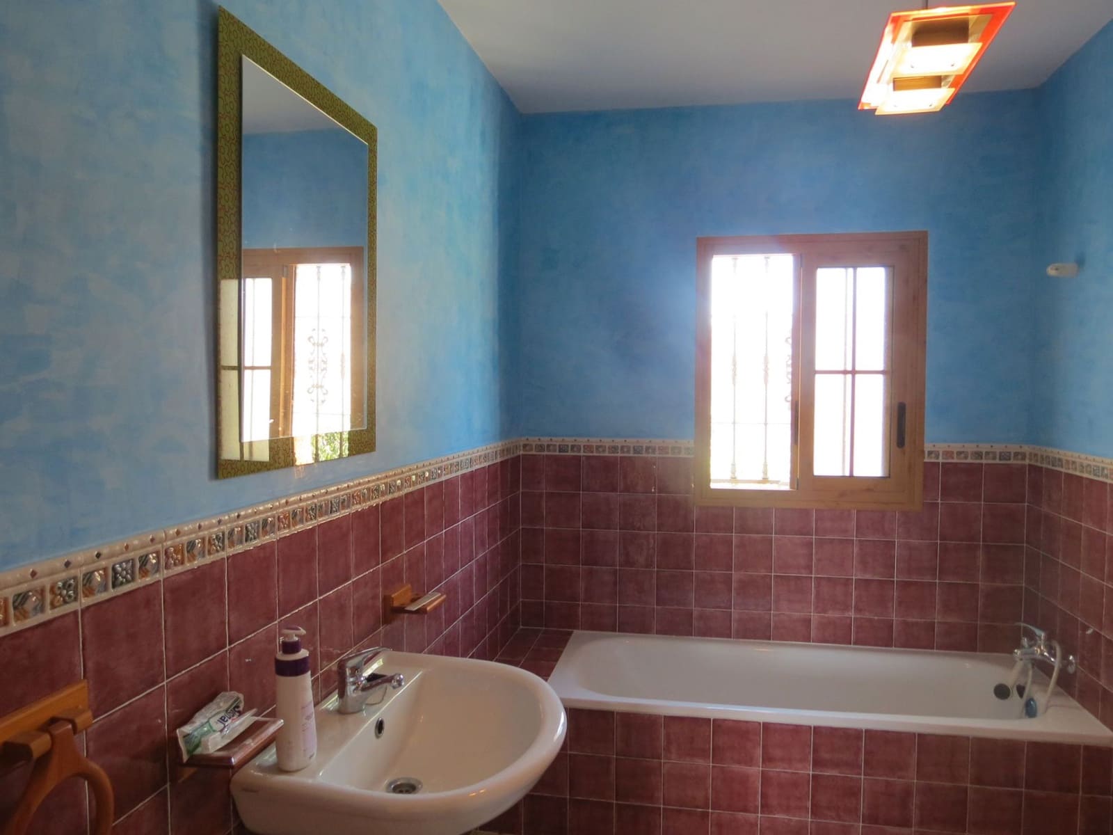 Villa/Maison de 3 chambres à louer à Velez-Malaga avec piscine garage - 2 600 € (Ref: 9096993)