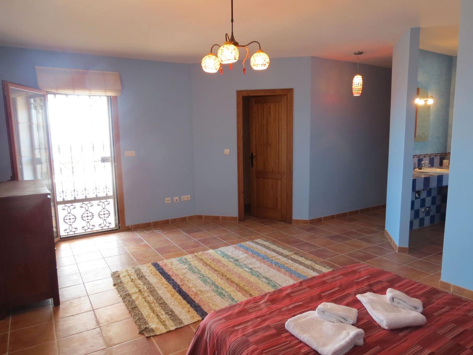 Villa/Maison de 3 chambres à louer à Velez-Malaga avec piscine garage - 2 600 € (Ref: 9096993)