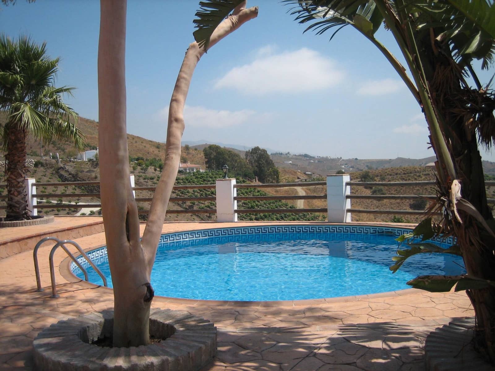 Villa/Maison de 3 chambres à louer à Velez-Malaga avec piscine garage - 2 600 € (Ref: 9096993)