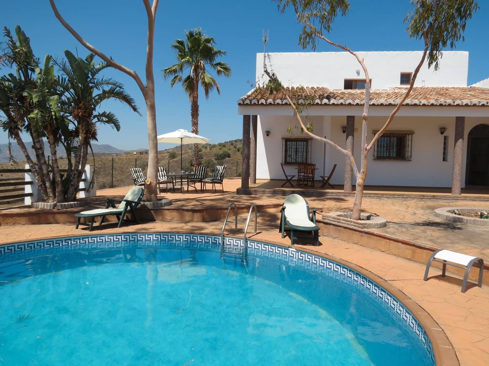 Villa/Maison de 3 chambres à louer à Velez-Malaga avec piscine garage - 2 600 € (Ref: 9096993)