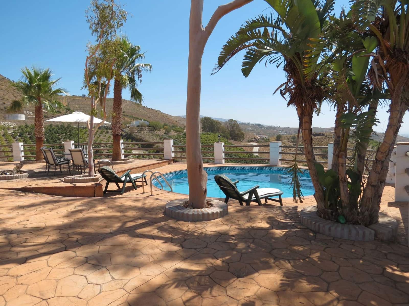 Villa/Maison de 3 chambres à louer à Velez-Malaga avec piscine garage - 2 600 € (Ref: 9096993)