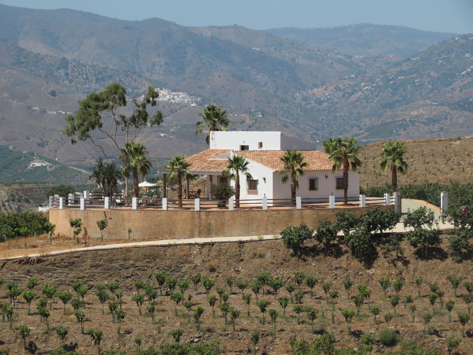 Villa/Maison de 3 chambres à louer à Velez-Malaga avec piscine garage - 2 600 € (Ref: 9096993)