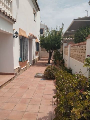 3 sovrum Semi-fristående Villa till salu i Centro Internacional, Torrox med garage - 290 000 € (Ref: 9128791)