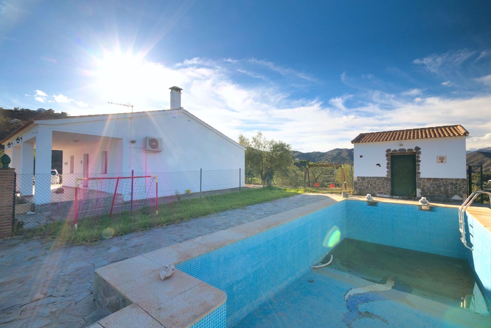 3 soveværelse Finca/Landehus til salg i Comares med swimmingpool garage - € 300.000 (Ref: 9190201)