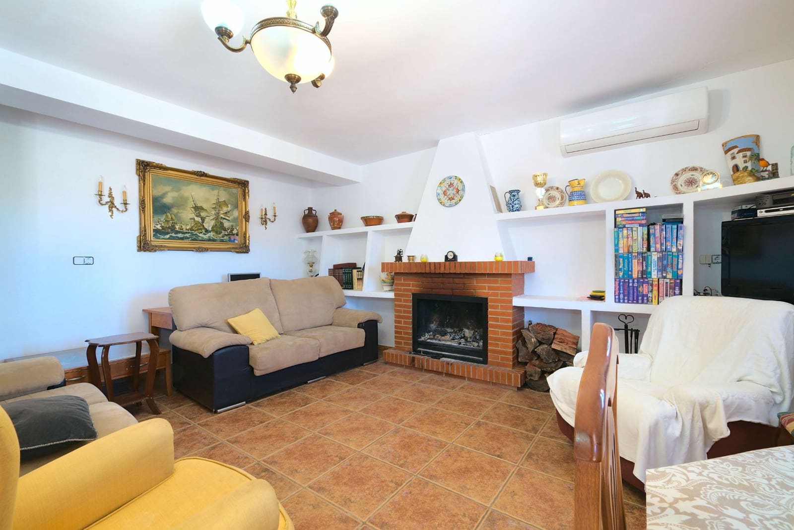 3 soveværelse Finca/Landehus til salg i Comares med swimmingpool garage - € 300.000 (Ref: 9190201)