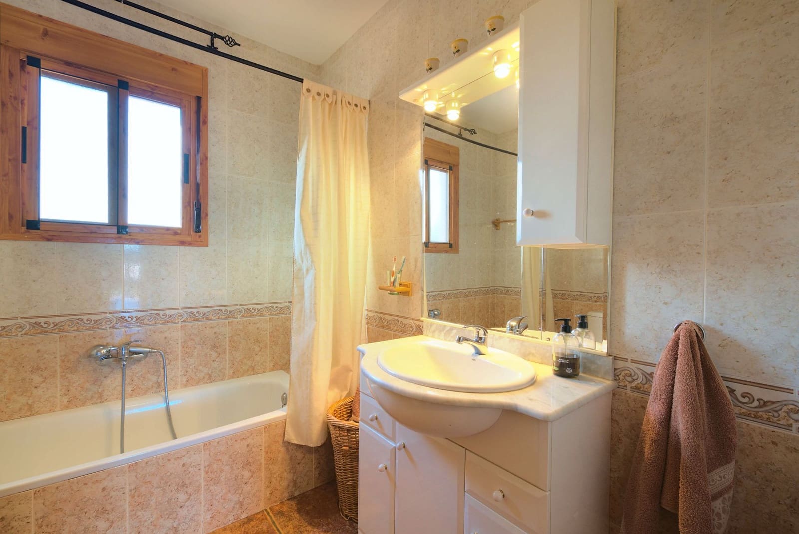 3 soveværelse Finca/Landehus til salg i Comares med swimmingpool garage - € 300.000 (Ref: 9190201)