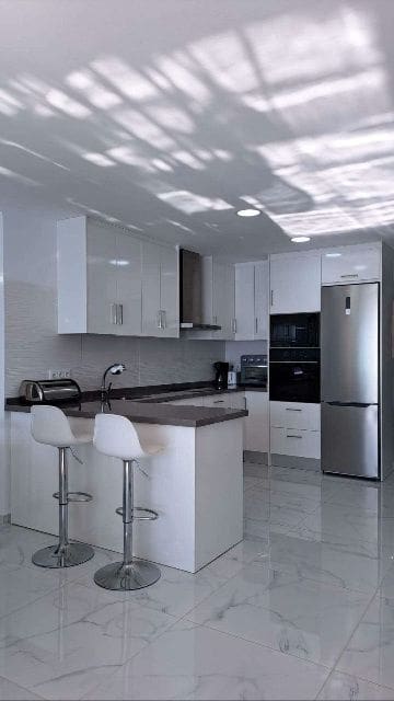 4 bedroom Flat for sale in Almunecar with garage - € 450,000 (Ref: 9293416)