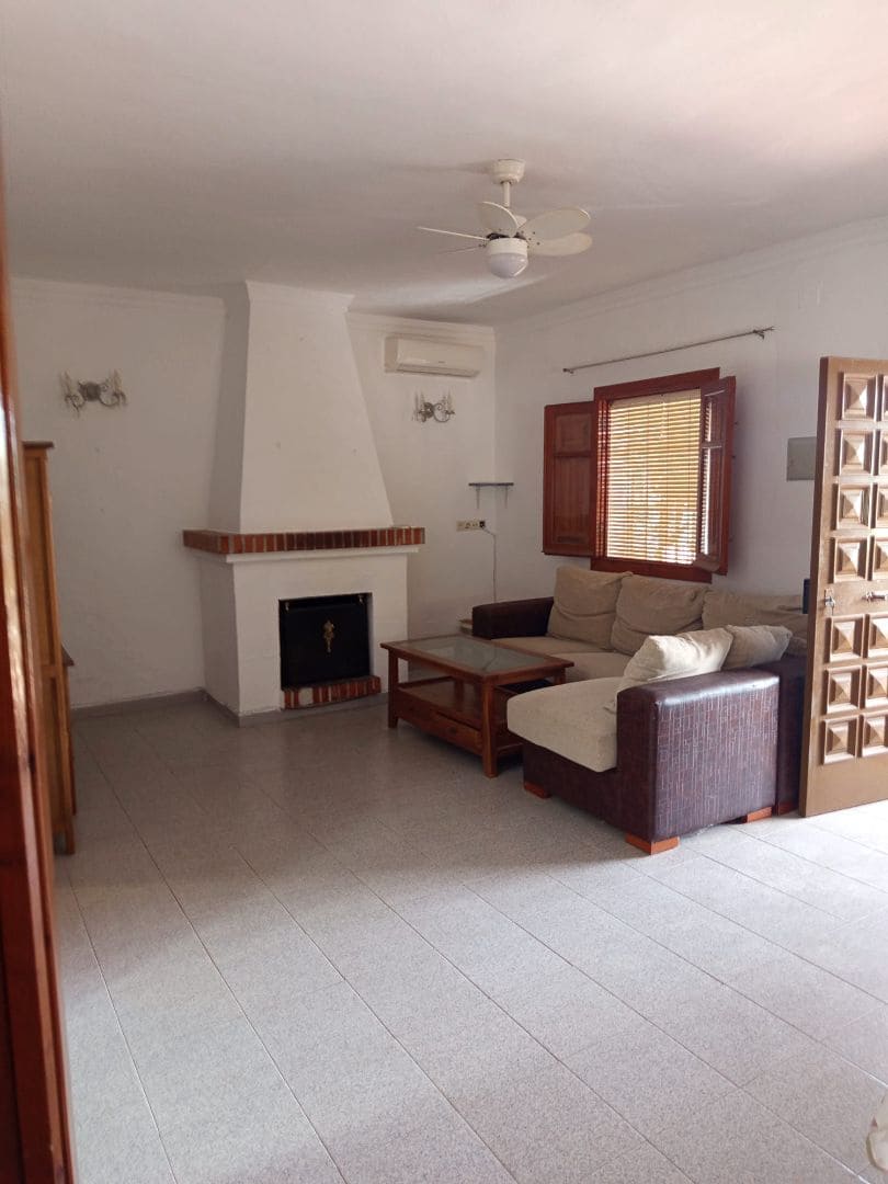 2 soveværelse Finca/Landehus til leje i Nerja med swimmingpool garage - € 950 (Ref: 9312090)