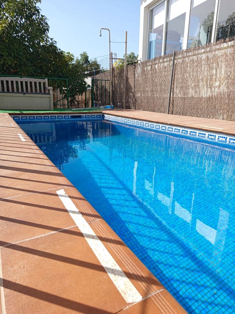 2 soveværelse Finca/Landehus til leje i Nerja med swimmingpool garage - € 950 (Ref: 9312090)