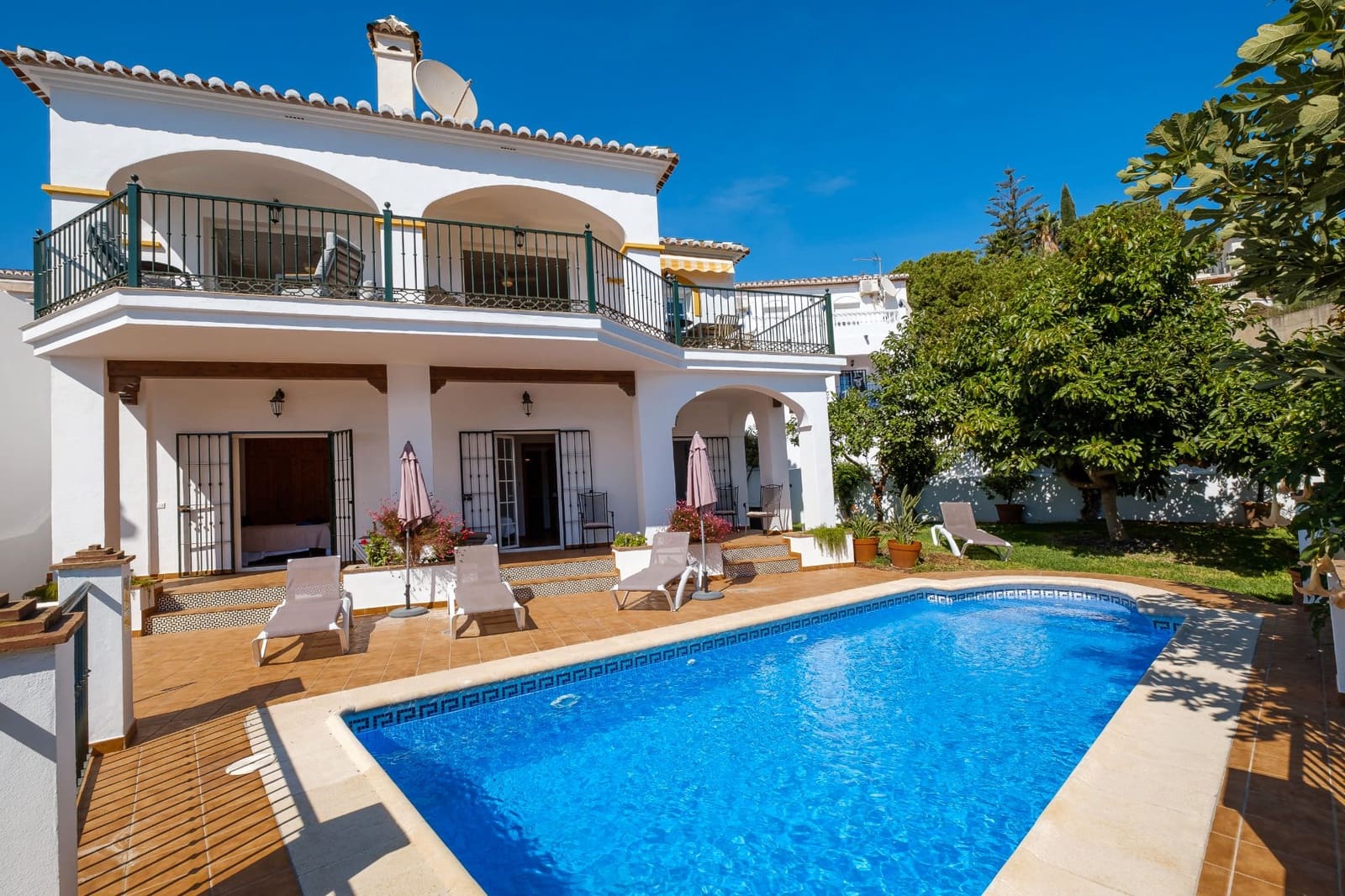 3 sypialnia Willa na sprzedaż w Frigiliana z basenem garażem - 799 000 € (Ref: 9322204)