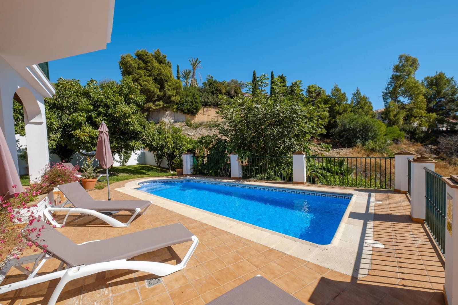 3 sypialnia Willa na sprzedaż w Frigiliana z basenem garażem - 799 000 € (Ref: 9322204)