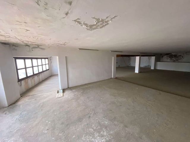 Kaupallinen myytävänä paikassa Benamocarra - 135 000 € (Ref: 9369026)