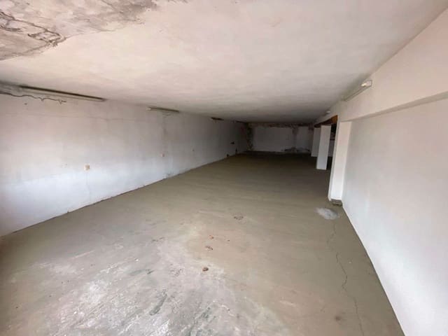 Kaupallinen myytävänä paikassa Benamocarra - 135 000 € (Ref: 9369026)