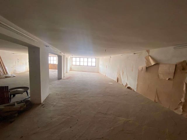 Kaupallinen myytävänä paikassa Benamocarra - 135 000 € (Ref: 9369026)