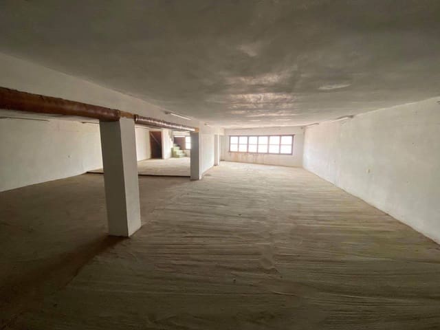 Kaupallinen myytävänä paikassa Benamocarra - 135 000 € (Ref: 9369026)