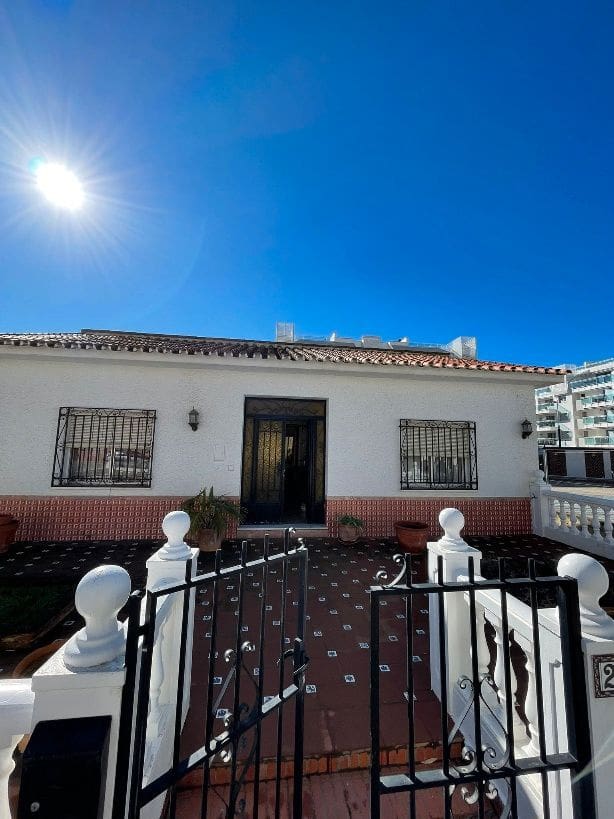 3 slaapkamer Villa te koop in Torrox met garage - € 720.000 (Ref: 9397794)