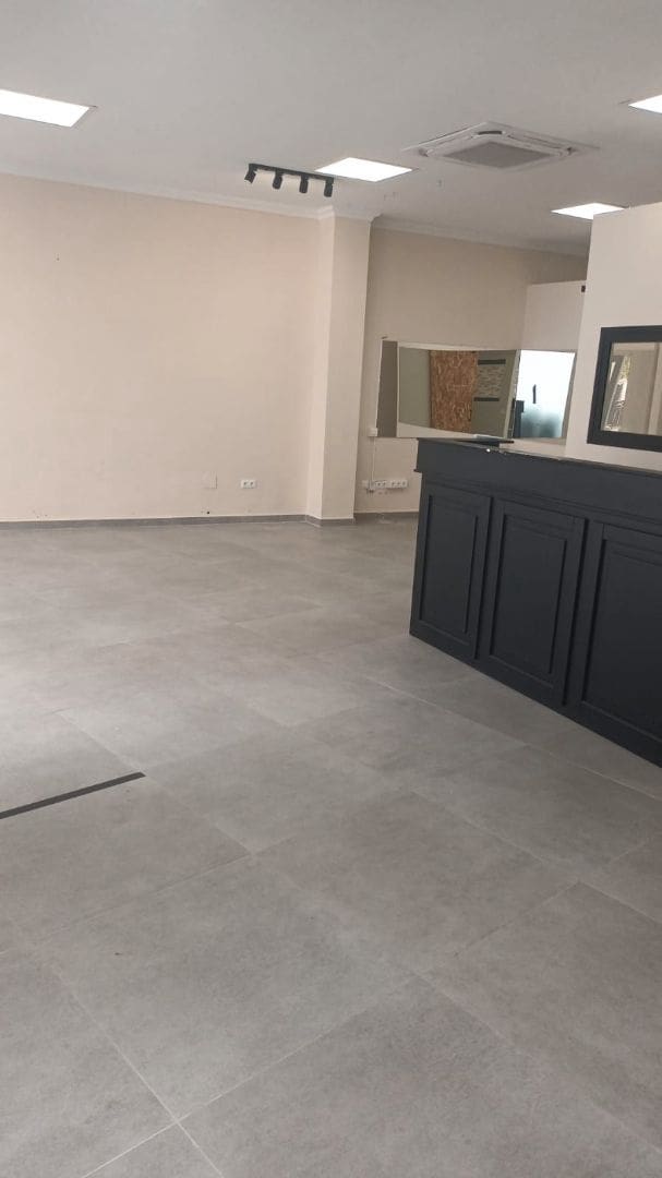 Kommersiell att hyra i Periana - 1 300 € (Ref: 9420626)