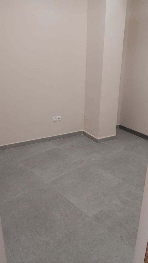 Kommersiell att hyra i Periana - 1 300 € (Ref: 9420626)