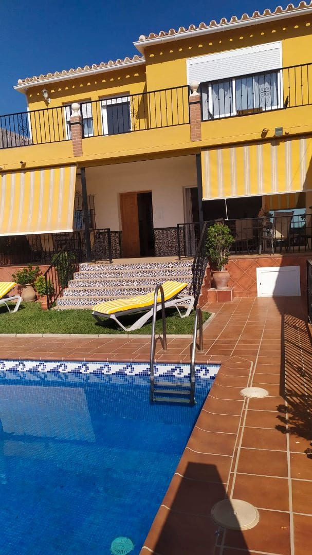 4 soverom Villa til leie i Nerja med svømmebasseng - € 1 800 (Ref: 9431926)