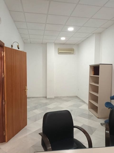 Erhverv til leje i Nerja - € 900 (Ref: 9444816)