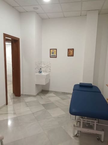 Komercyjne do wynajęcia w Centro, Nerja - 900 € (Ref: 9444816)