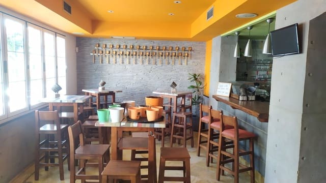 Local Commercial à louer à Avda Pescia - Ctra de Frigiliana, Nerja - 1 800 € (Ref: 9453594)