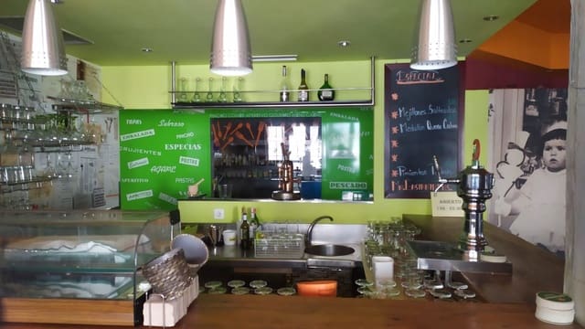 Local Commercial à louer à Avda Pescia - Ctra de Frigiliana, Nerja - 1 800 € (Ref: 9453594)