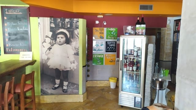 Local Commercial à louer à Avda Pescia - Ctra de Frigiliana, Nerja - 1 800 € (Ref: 9453594)