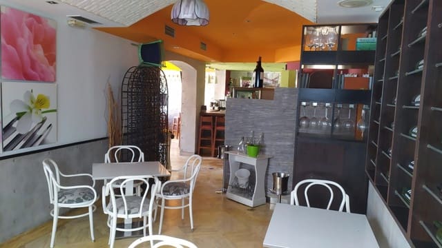 Local Commercial à louer à Avda Pescia - Ctra de Frigiliana, Nerja - 1 800 € (Ref: 9453594)