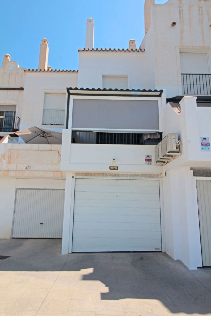 2 bedroom Townhouse for sale in Nerja with pool garage - € 295,000 (Ref: 9482239)