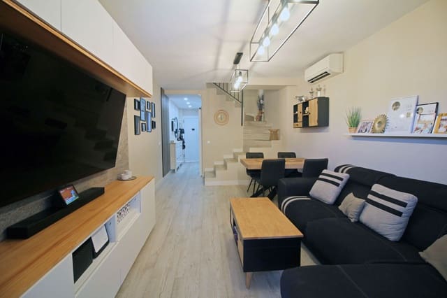 Casa de 2 habitaciones en Avda Pescia - Ctra de Frigiliana, Nerja en venta con piscina garaje - 295.000 € (Ref: 9482239)