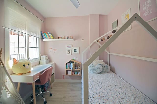 Casa de 2 habitaciones en Avda Pescia - Ctra de Frigiliana, Nerja en venta con piscina garaje - 295.000 € (Ref: 9482239)