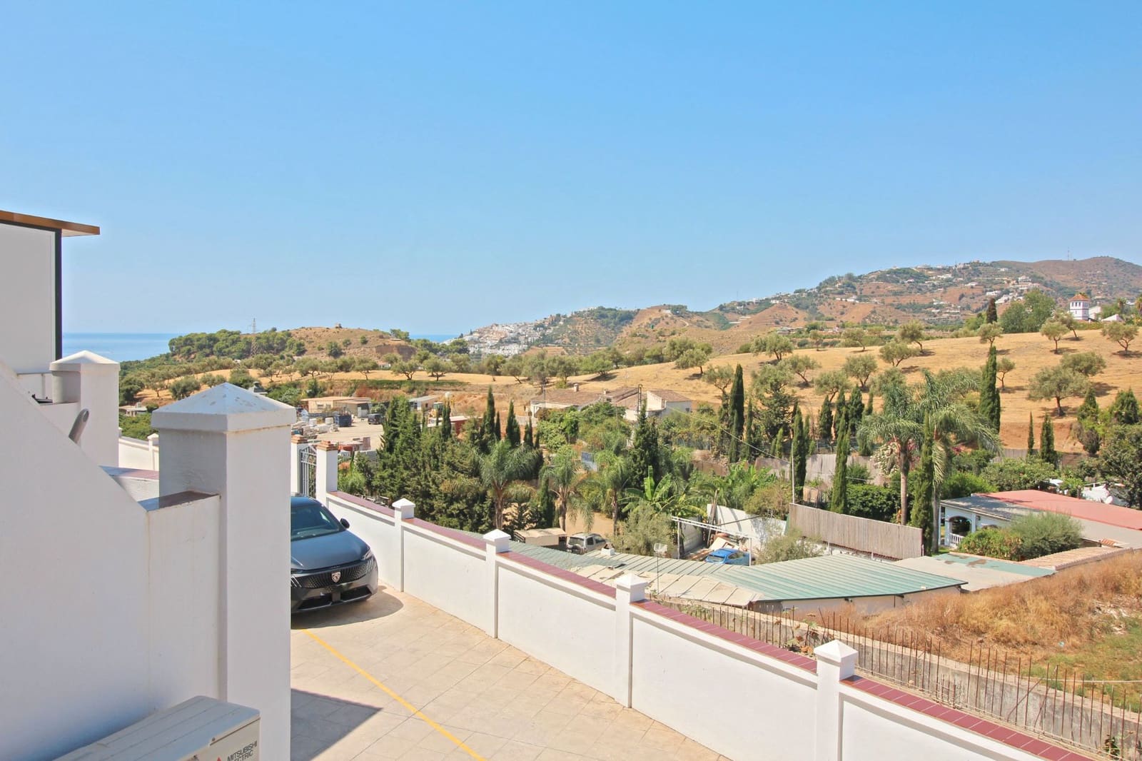 2 bedroom Townhouse for sale in Nerja with pool garage - € 295,000 (Ref: 9482239)