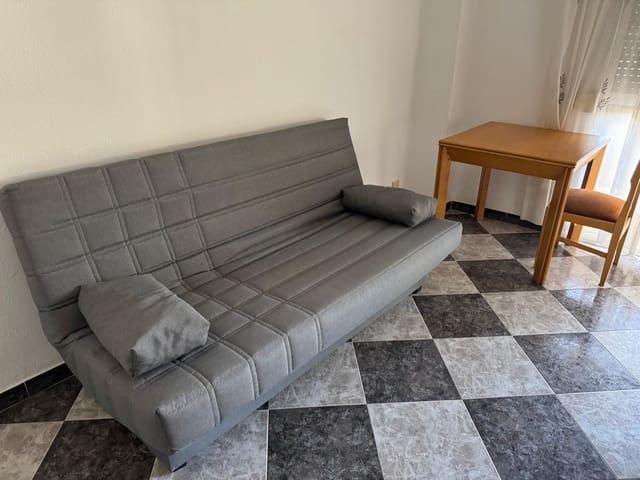 1 makuuhuone Asunto vuokrattavana paikassa Centro, Nerja mukana uima-altaan - 850 € (Ref: 9492684)