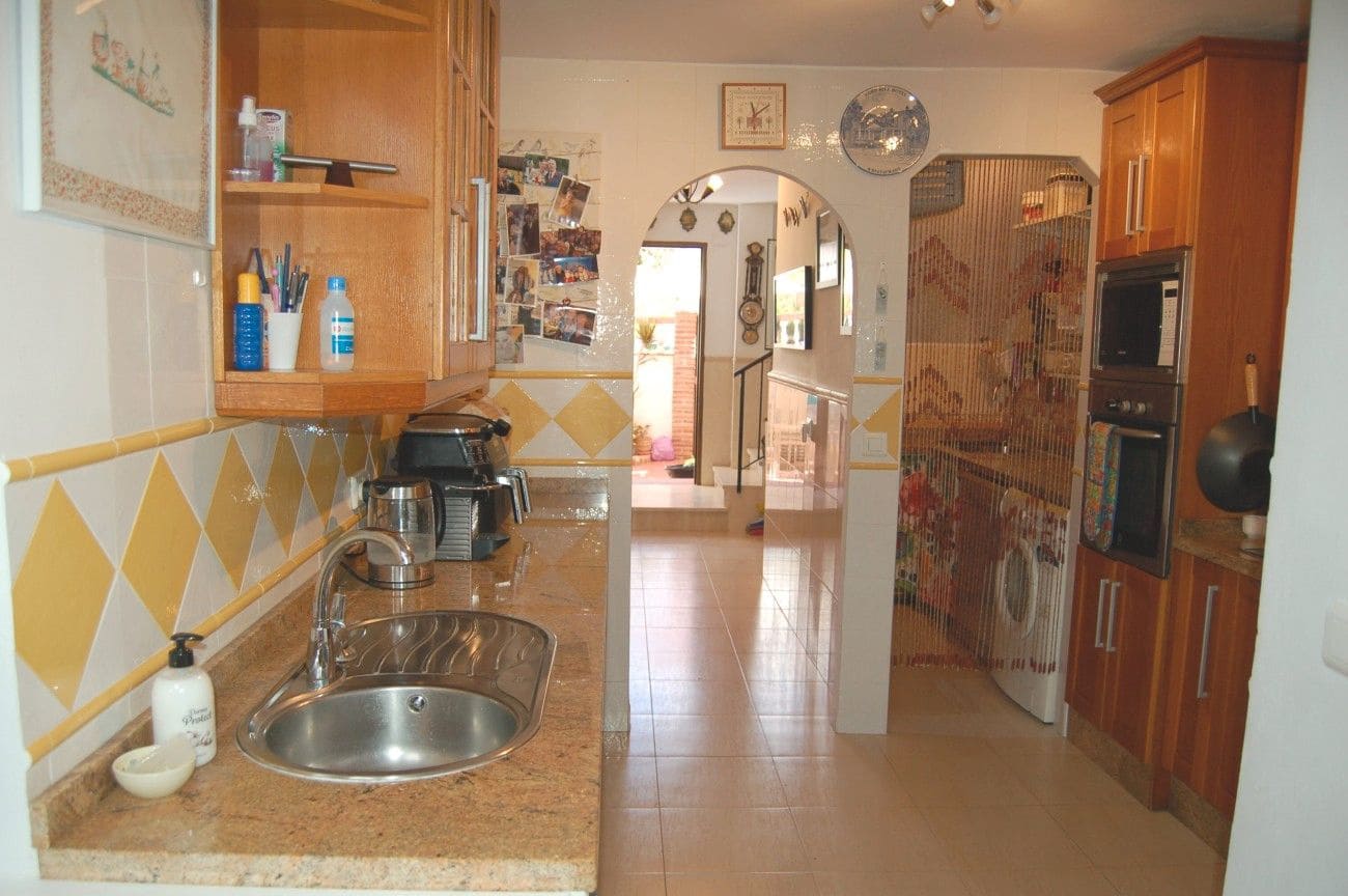 4 chambre Maison de Ville à vendre à Nerja avec piscine garage - 365 000 € (Ref: 9552418)