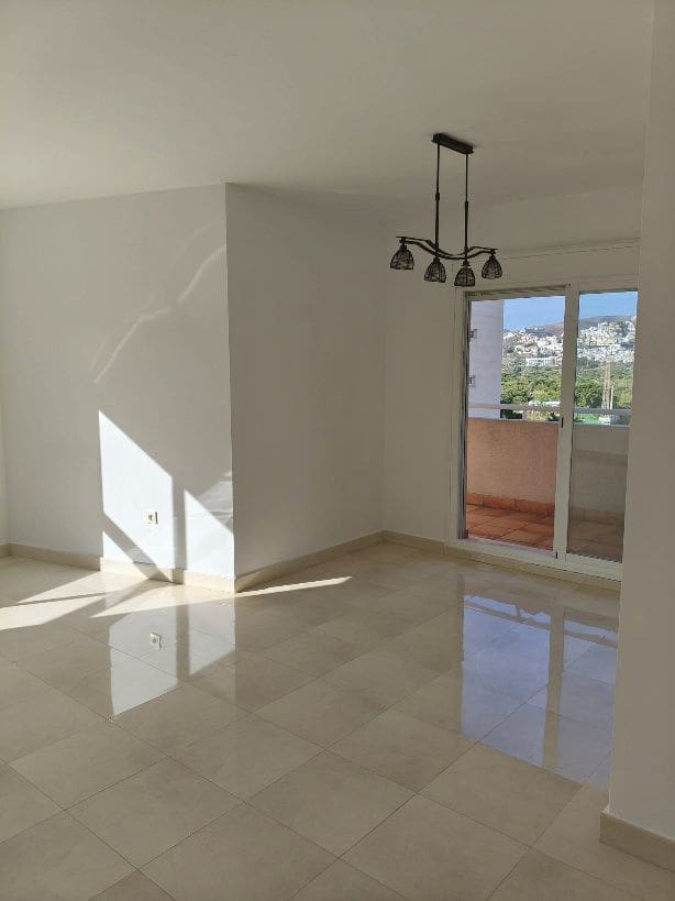 Piso de 3 habitaciones en Nerja en venta con garaje - 460.000 € (Ref: 9552689)