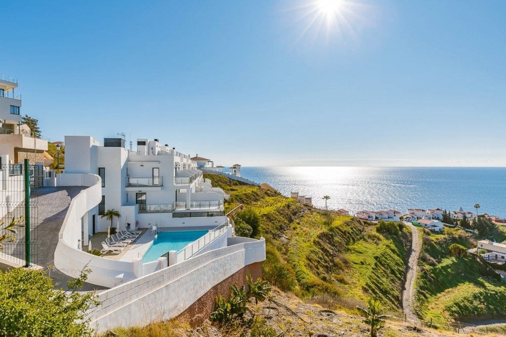 3 soverom Penthouse til salgs i Nerja med svømmebasseng garasje - € 479 000 (Ref: 9556144)