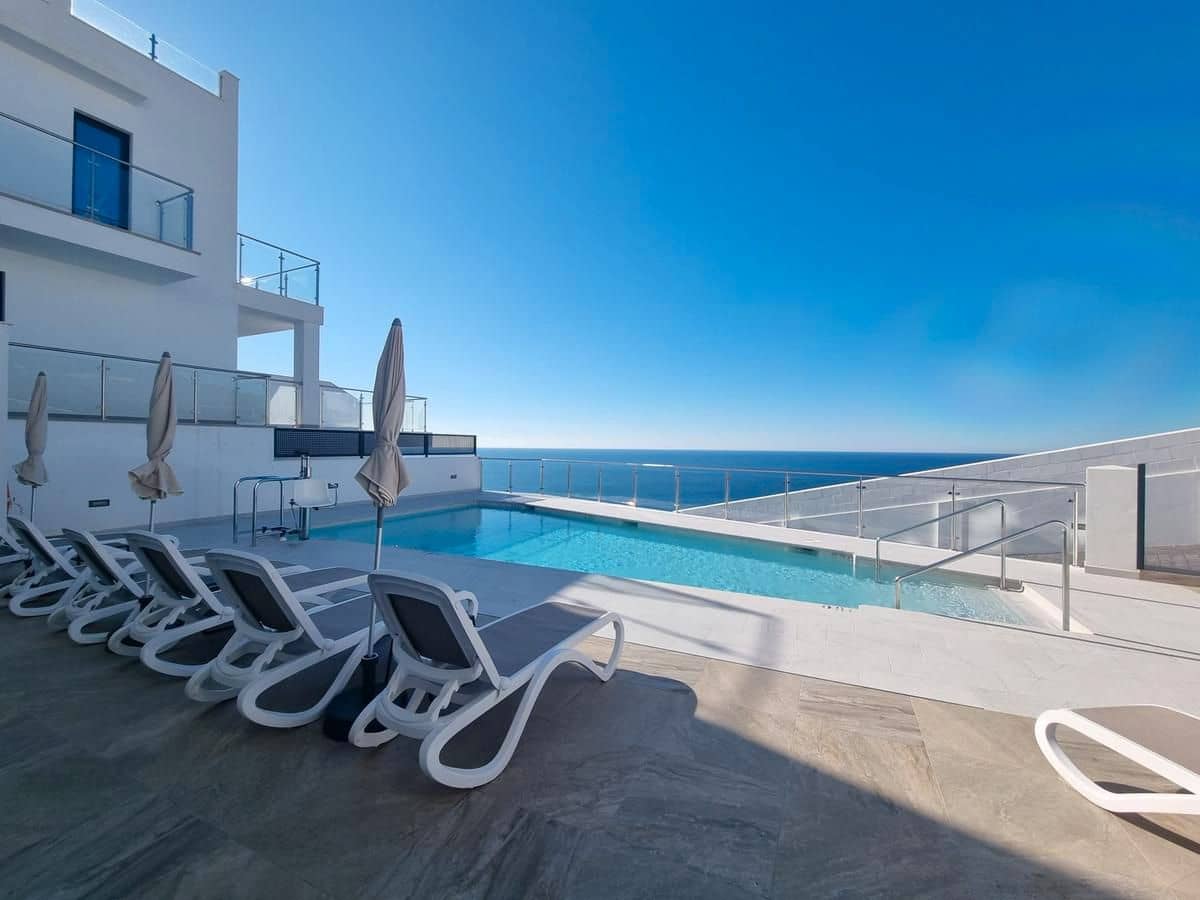 3 soverom Penthouse til salgs i Nerja med svømmebasseng garasje - € 479 000 (Ref: 9556144)